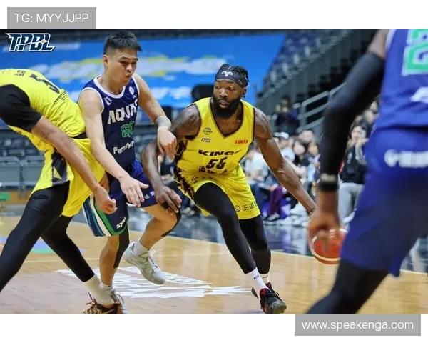 激情碰撞攻防博弈一场篮球比赛的全景式复盘与启示成长精神与团队战术亮点 - 副本 (4)