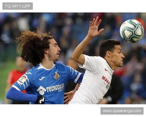 激情碰撞巅峰对决聚焦中北美区决赛荣耀之夜书写绿茵传奇新篇章 - 副本 - 副本 - 副本