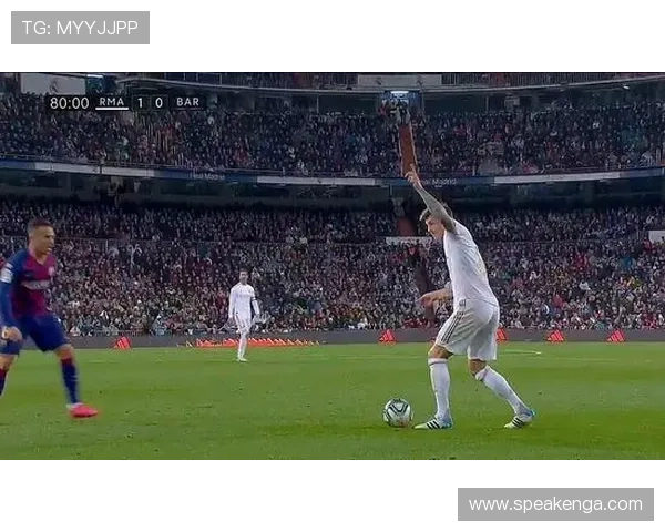 维尼修斯个人突破展现华丽技巧带领球队走向胜利的新篇章 - 副本 - 副本